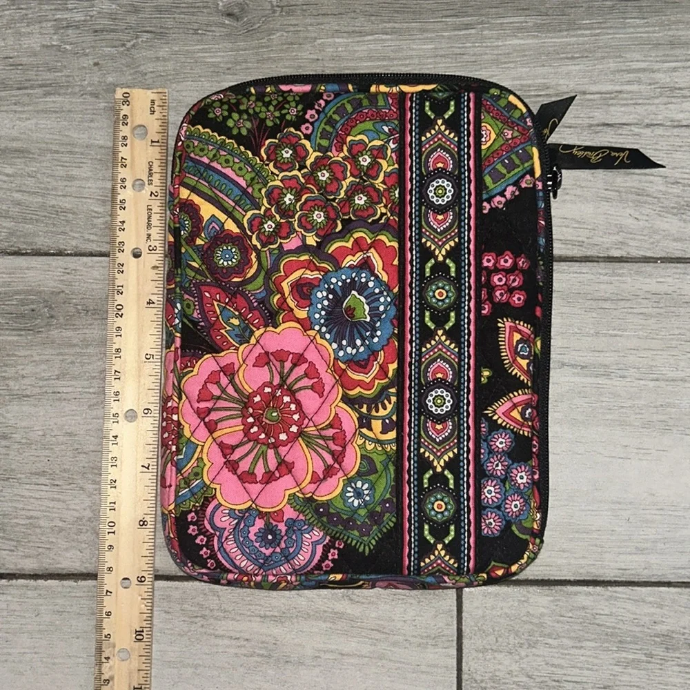 Vera Bradley IPAD Mini padded zippered carrying sleeve.